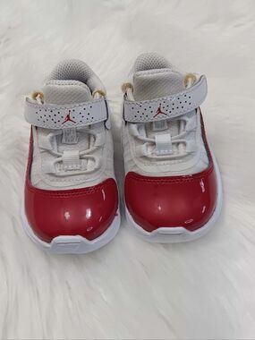 Nike Air Jordan 11 CMF Low Style Infant Toddler White Red Sz 4C Comfort Classic